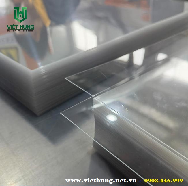 tấm nhựa PET cứng trong kính